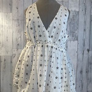 DKNY summer sleeveless top. Womens size 8